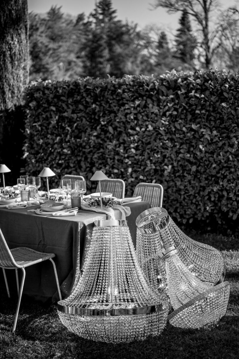 Lustres posés au sol en décoration de mariage Lustres posés au sol en décoration - Raja Agency
